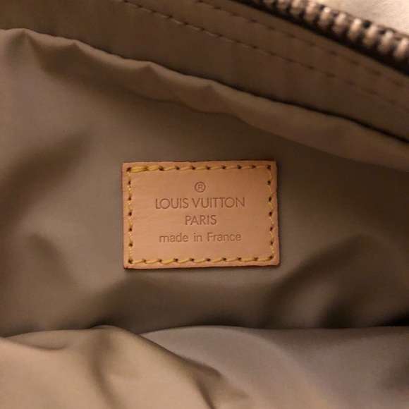 Like brand new men’s lv messenger bag - Picture 6 of 9